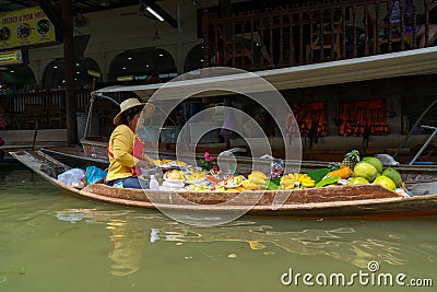 Damnoen Saduak floating market