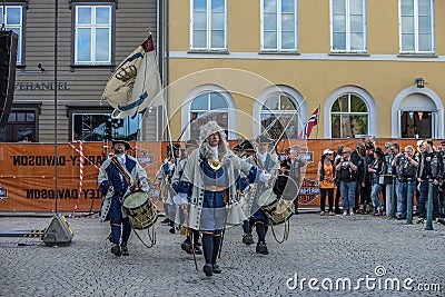 Dance, party and appearance at Halden squares