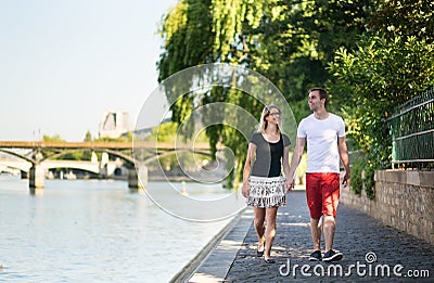 Dating couple in Paris