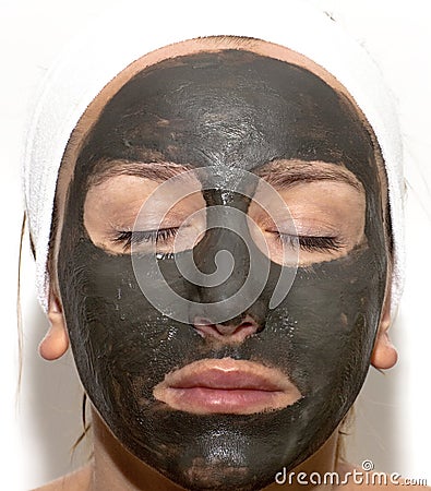 Deep sea mud mask treatment