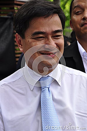 <b>...</b> Strom Demokrat-Parteichef <b>Abhisit Vejjajiva</b> trifft regierungsfeindliche <b>...</b> - demokrat-parteichef-abhisit-vejjajiva-33377685