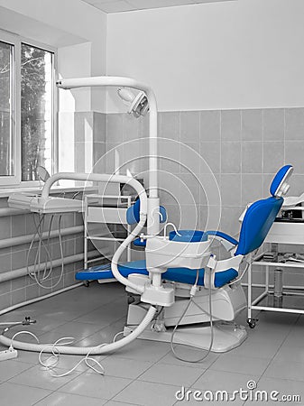 Dentist office wiht blue chair