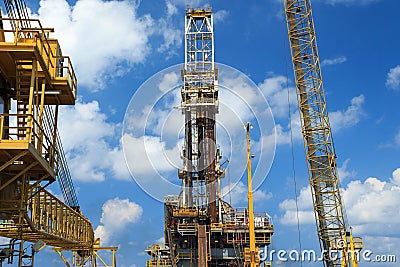 Derrick of Tender Drilling Oil Rig (Barge Oil Rig)