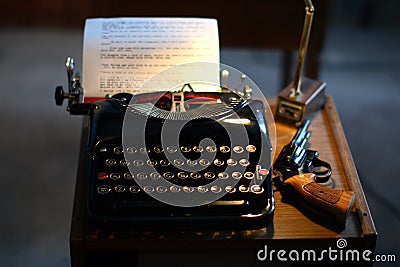 desk-typewriter-gun-4369317.jpg