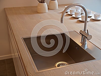 Details Of Modern Kitchen Sink With Tap Fauc
