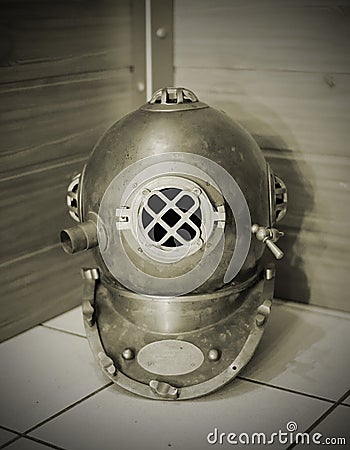 Diving helmet