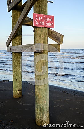 Do not enter sign on the beach