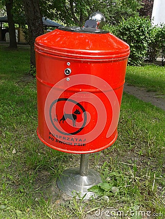 Dog waste trash bin