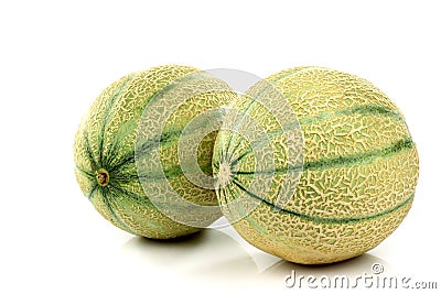 http://thumbs.dreamstime.com/x/dos-melones-enteros-del-cantalupo-15521321.jpg