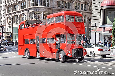 Double decker tourist bus in in San Francisco
