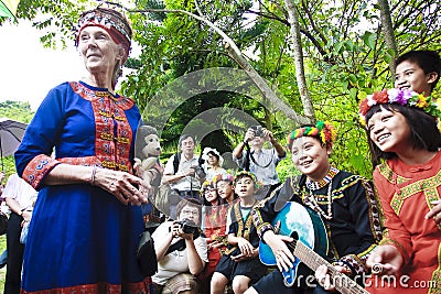 Dr. Jane Goodall Aboriginal Children In Taitung