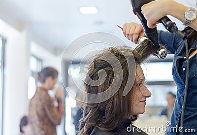 Dries hair in salon