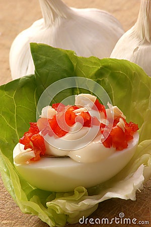egg-organic-salad-timber-board-13855978.jpg