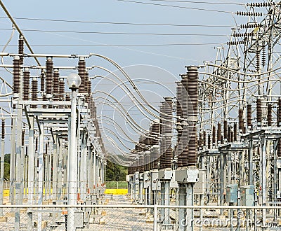 Electric distribution substation