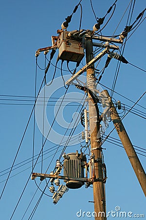 Electricity distribution wire equipment