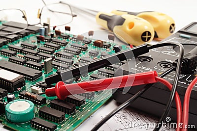 Electronic technician