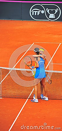 End of the match hug - Sorana Cirstea and Ana Ivanovic