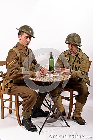 An English soldier and an American soldier playing cards