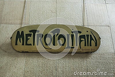 Entrance sign for the Metropolitain