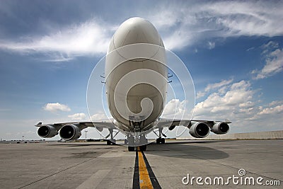 Face to face view of an aircraft