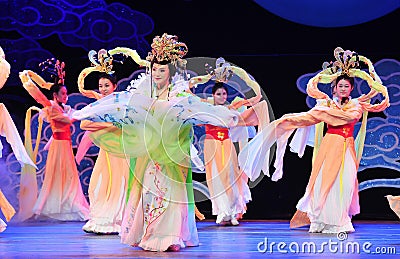 A fairy coming from heaven down to earth -The historical style song and dance drama magic magic - Gan Po