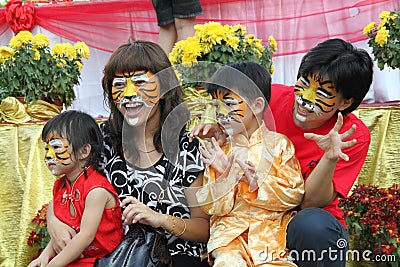 Family with tiger face painting