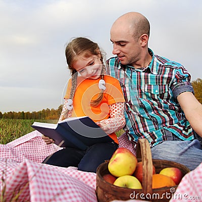 Father and daughter read book
