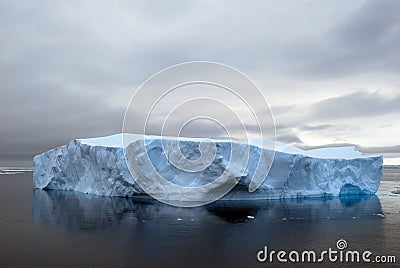 Flat antarctic icebrg