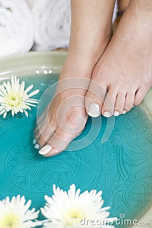 Foot bath with herbs and flowers 2