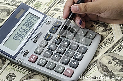 Fountain pen and calculator on the financial graph.