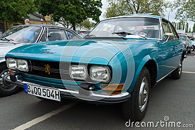 French large family car Peugeot 504