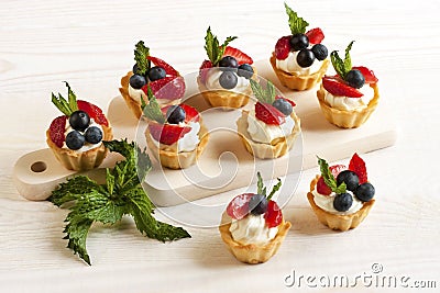 Fresh fruit tarts