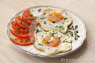 Fried egg with tomatoes