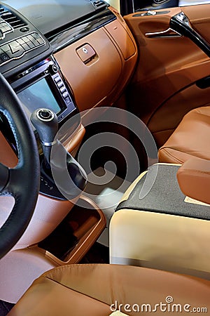 Front seat and controller of business vehicle