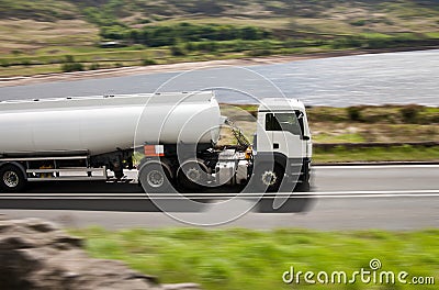 Fuel gas tanker truck
