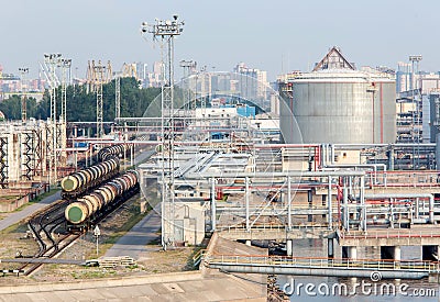 Fuel tanks and fuel train