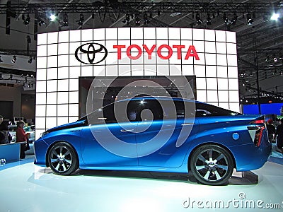 Futuristic Toyota Fuel Cell Auto