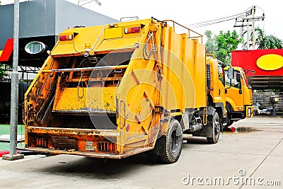 Garbage truck