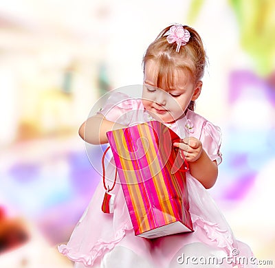 Girl in the mall holding a gift