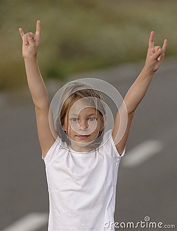 Girl raising 4 fingers