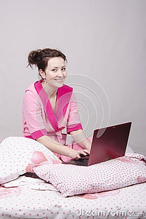 The girl sat in bed with a laptop