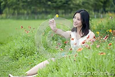 The girl sitting in my hand take flowers smile