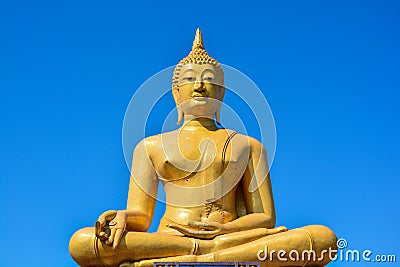 Golden Buddha statue at wat pigulthong temple