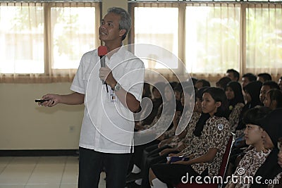 GOVERNOR OF CENTRAL JAVA TEACHING VOCATIONAL SCHOOL STUDENTS