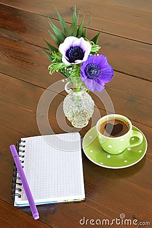 Green spotty mug and note pad