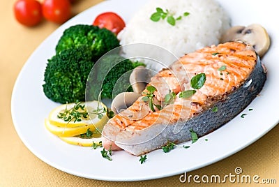 Grilled salmon with broccoli rice and tomato- clos