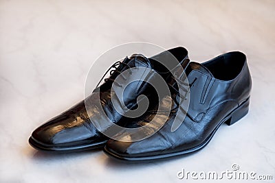 Groom shoes