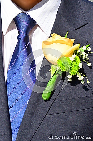 Groom tailored suit with tie & flower detail