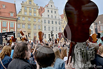 Guitar Guinness World Record event in Poland May 1