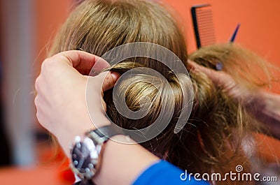 Hairdresser shaped coiffure client of blond hair